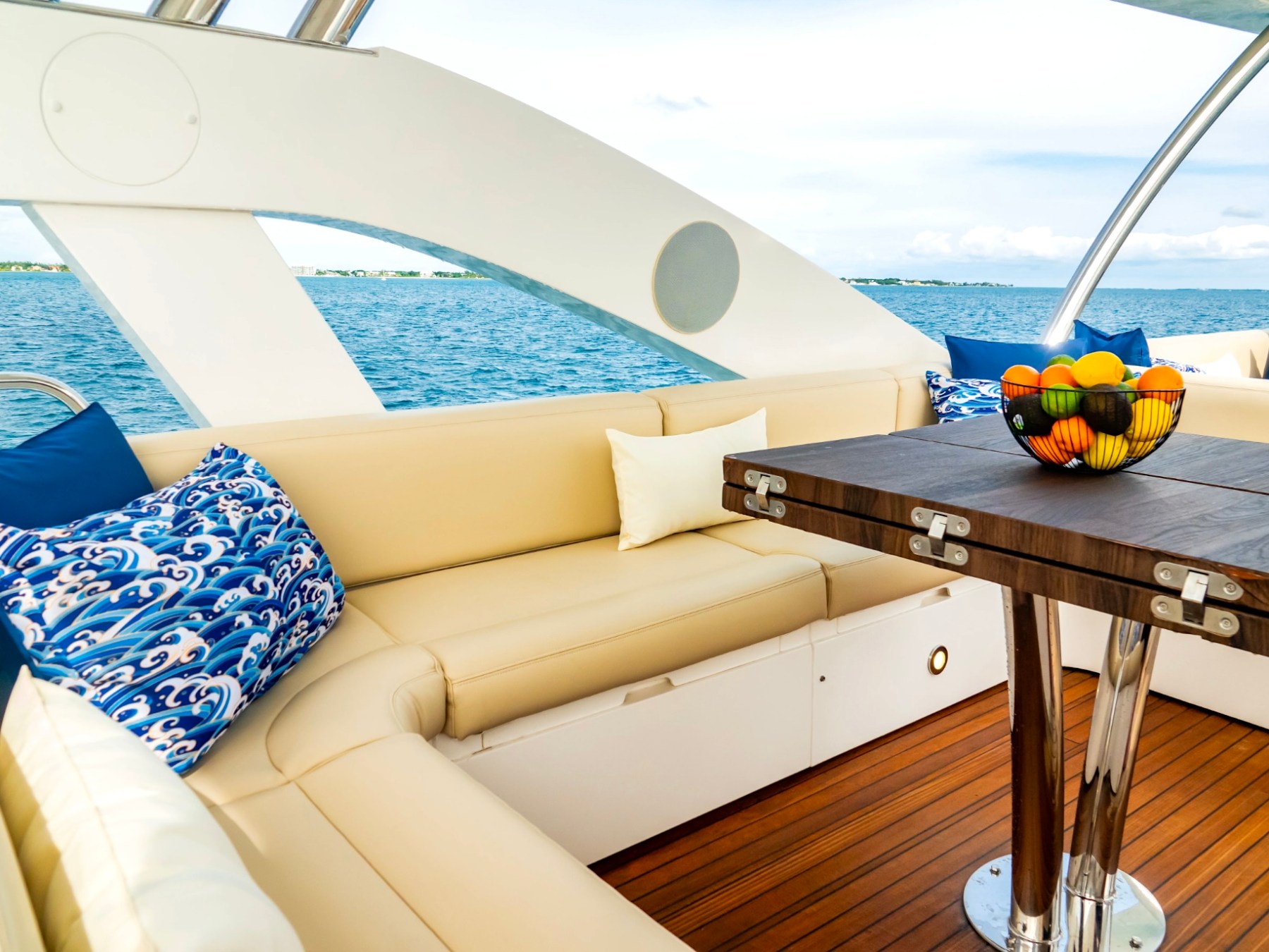 75' SunSeeker - Yacht Rental in Nassau, Bahamas