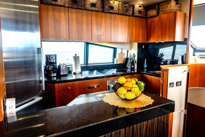 75' SunSeeker - Yacht Rental in Nassau, Bahamas