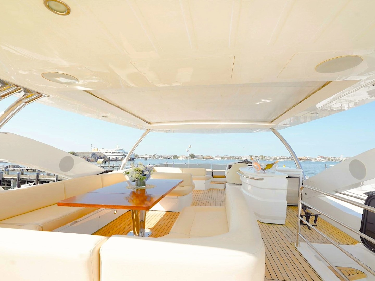 75' SunSeeker - Yacht Rental in Nassau, Bahamas