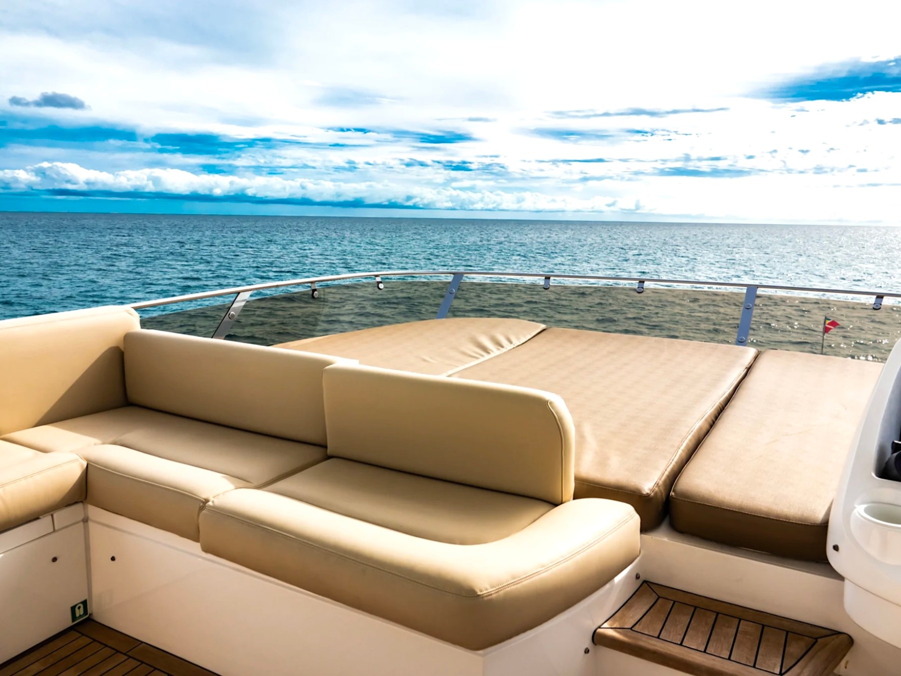 75' SunSeeker - Yacht Rental in Nassau, Bahamas