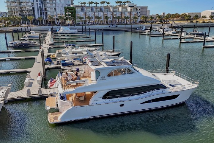 60' Horizon - Yacht Rental in Tampa, Florida