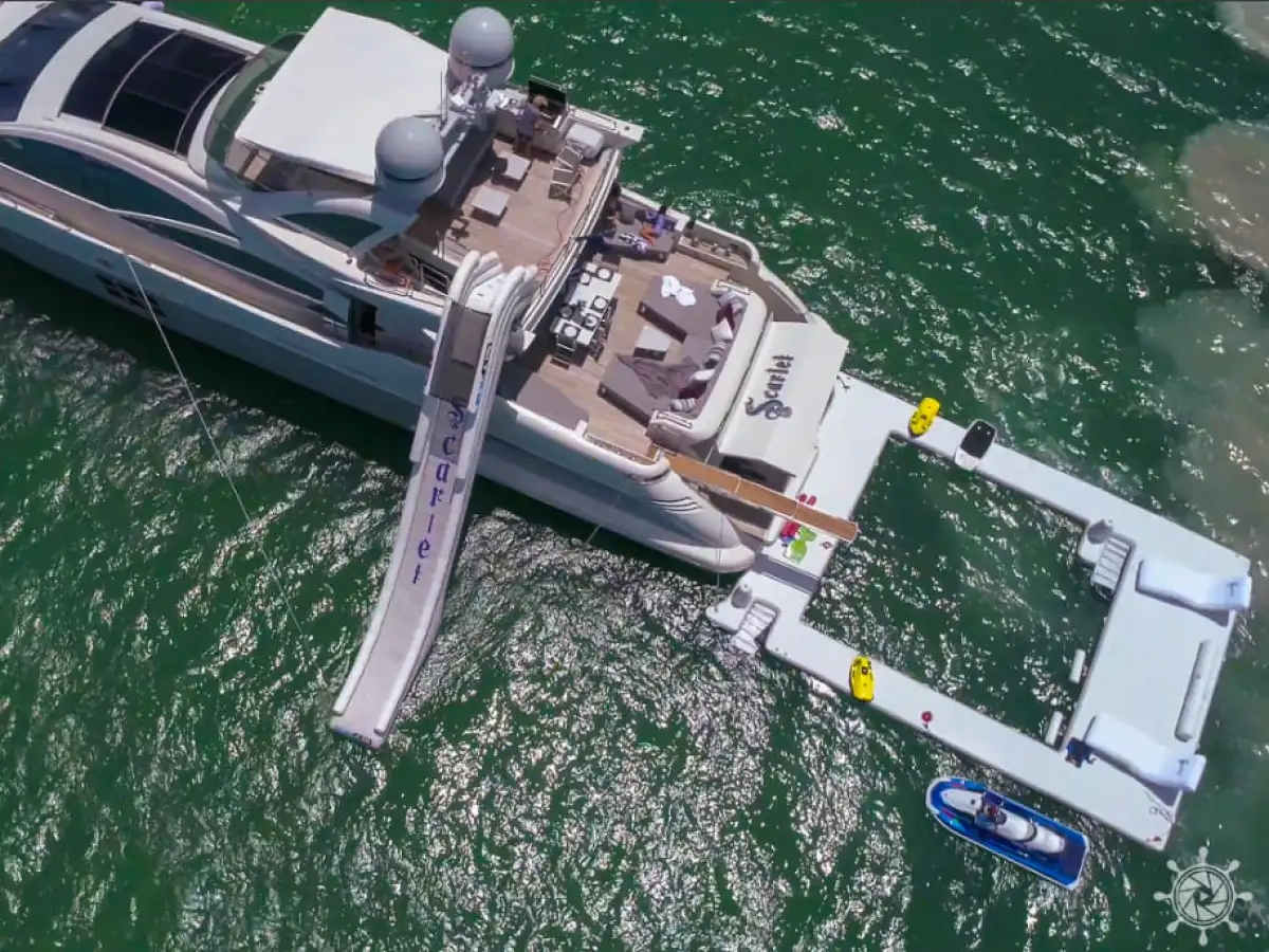 103' Azimut - Yacht Rental in Miami, Florida