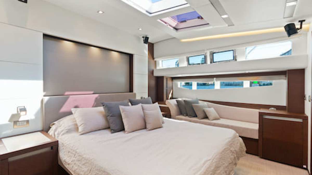 75' Prestige - Yacht Rental in Aventura, Florida