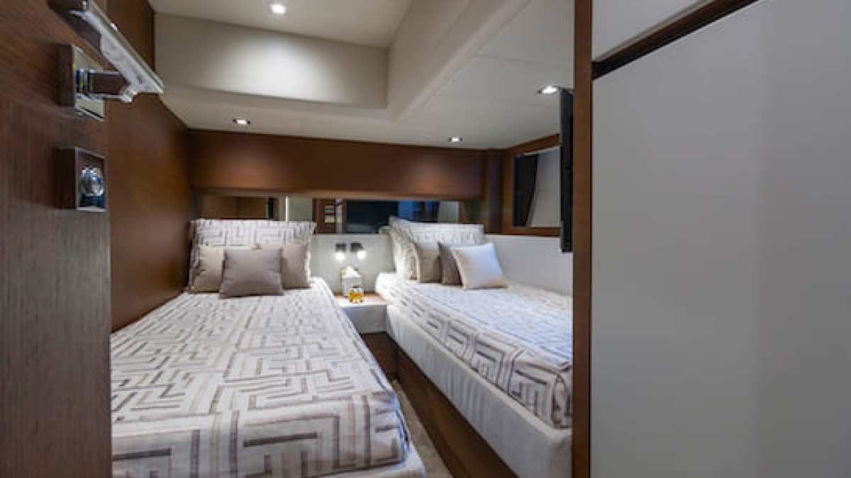 75' Prestige - Yacht Rental in Aventura, Florida