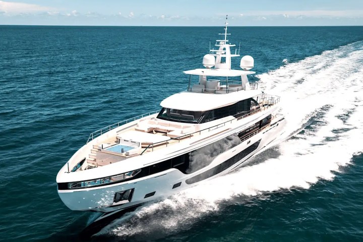 118' Azimut - Yacht Rental in Miami, Florida
