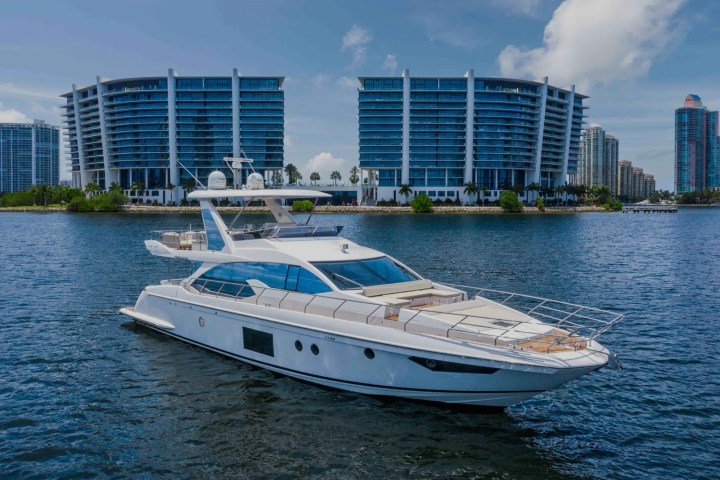 68' Azimut - Yacht Rental in Aventura, Florida