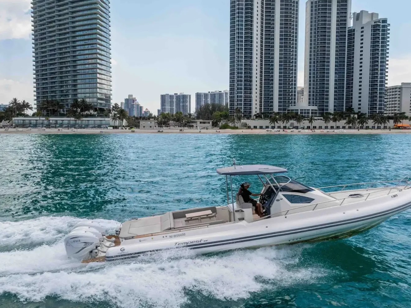 44′ Capelli luxury boat rental Miami – exterior view