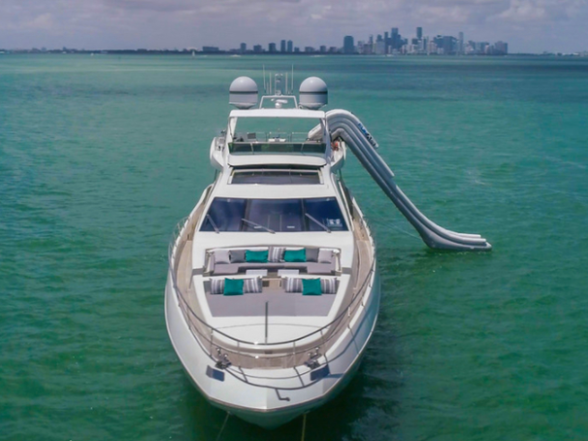 103' Azimut - Yacht Rental in Miami, Florida