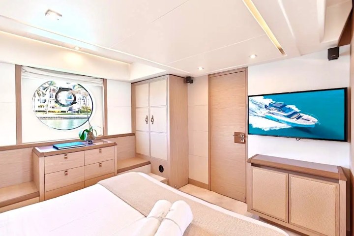 62′ Beneteau side profile cruising Aventura – image 10