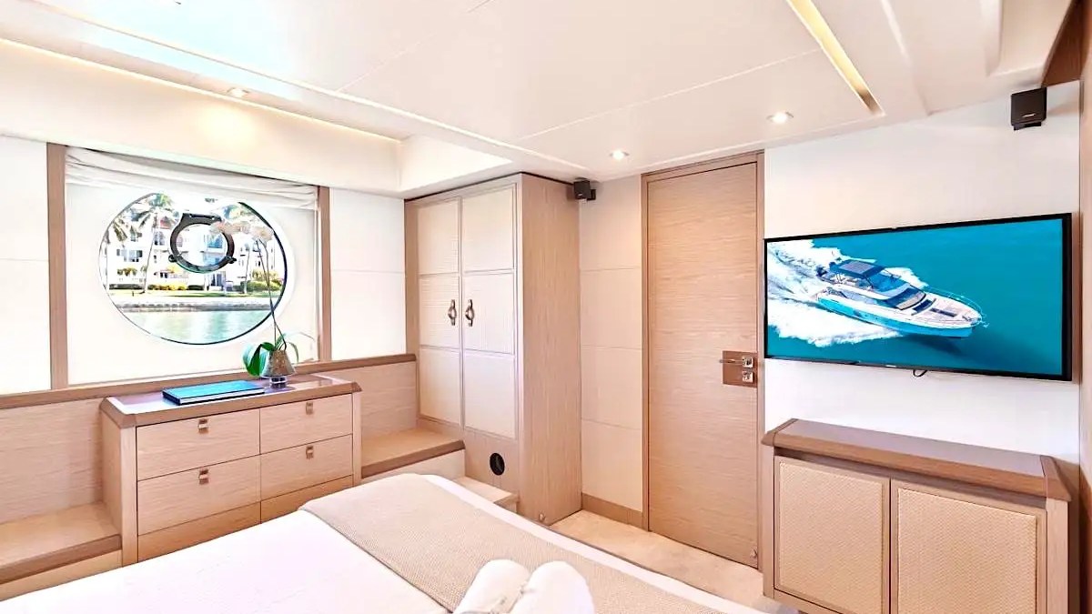 62′ Beneteau yacht mid cabin sleeping area