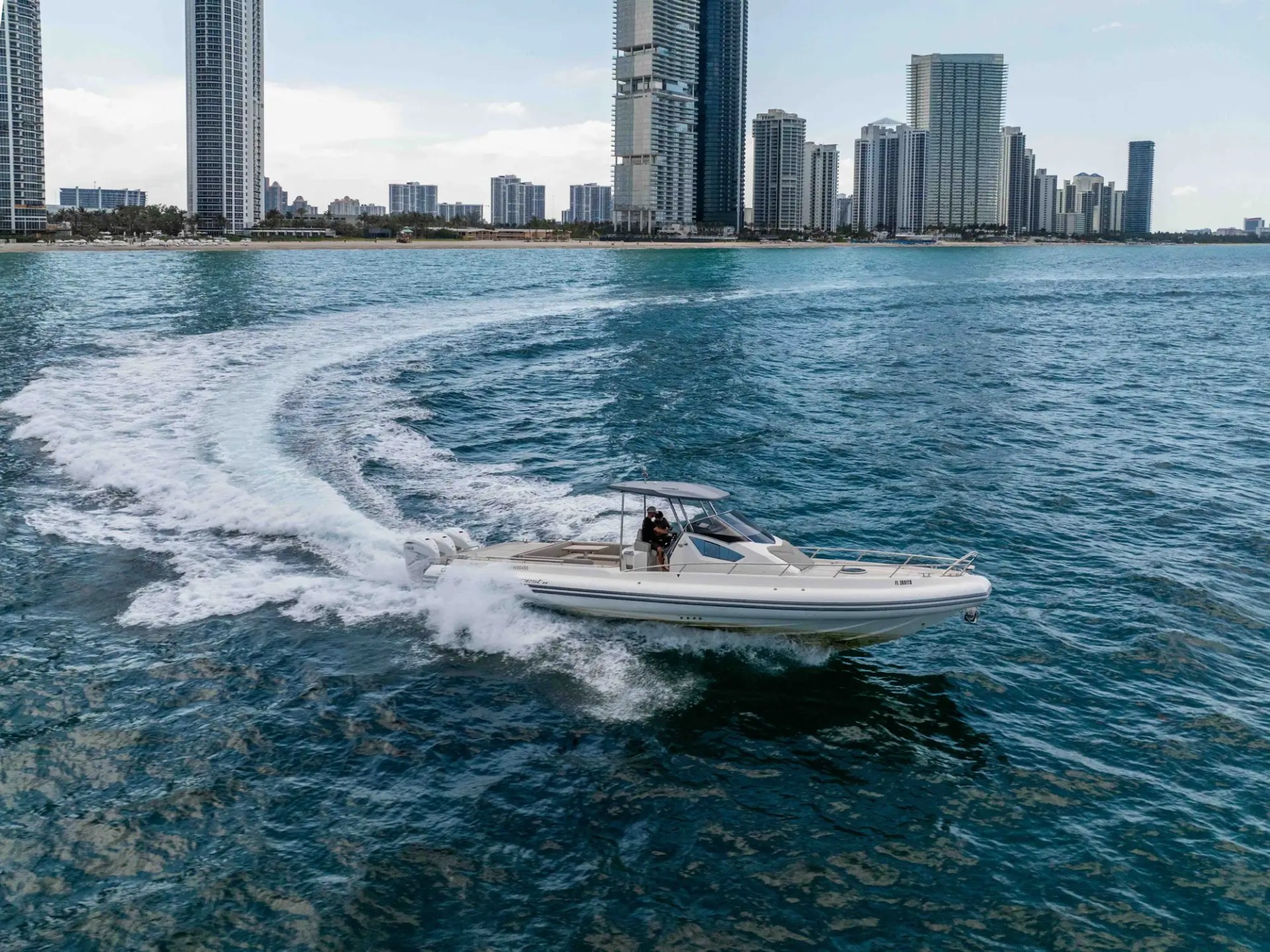 44′ Capelli side‑profile Miami
