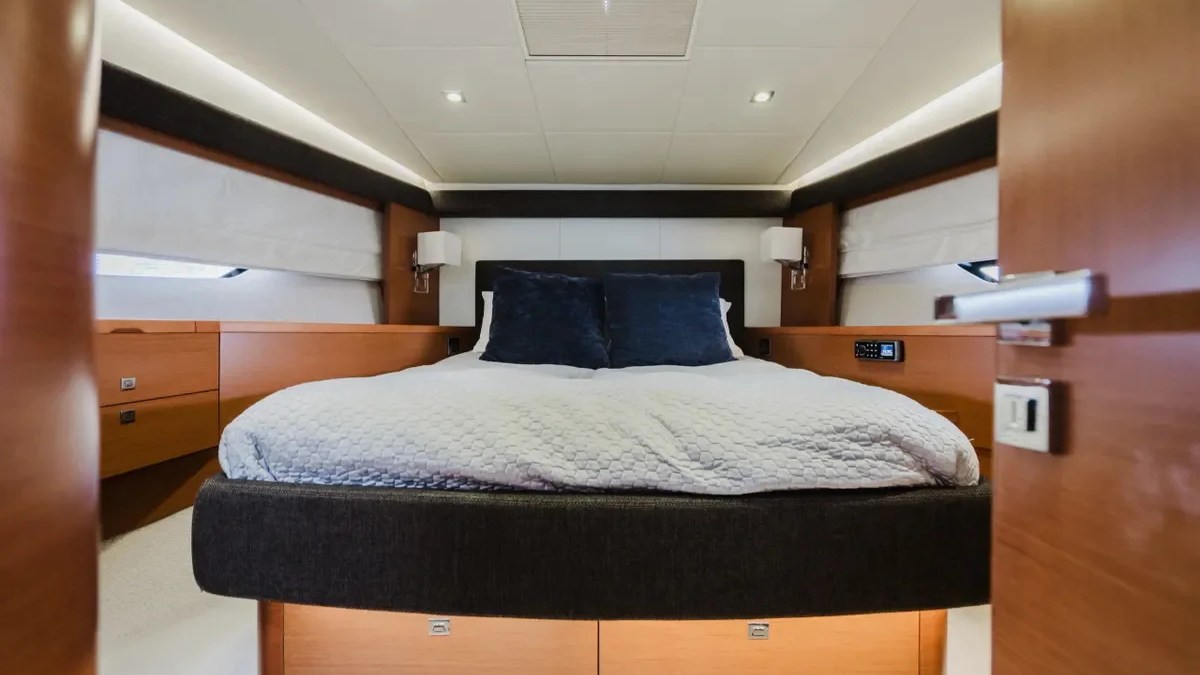 62′ Prestige yacht forward stateroom berth