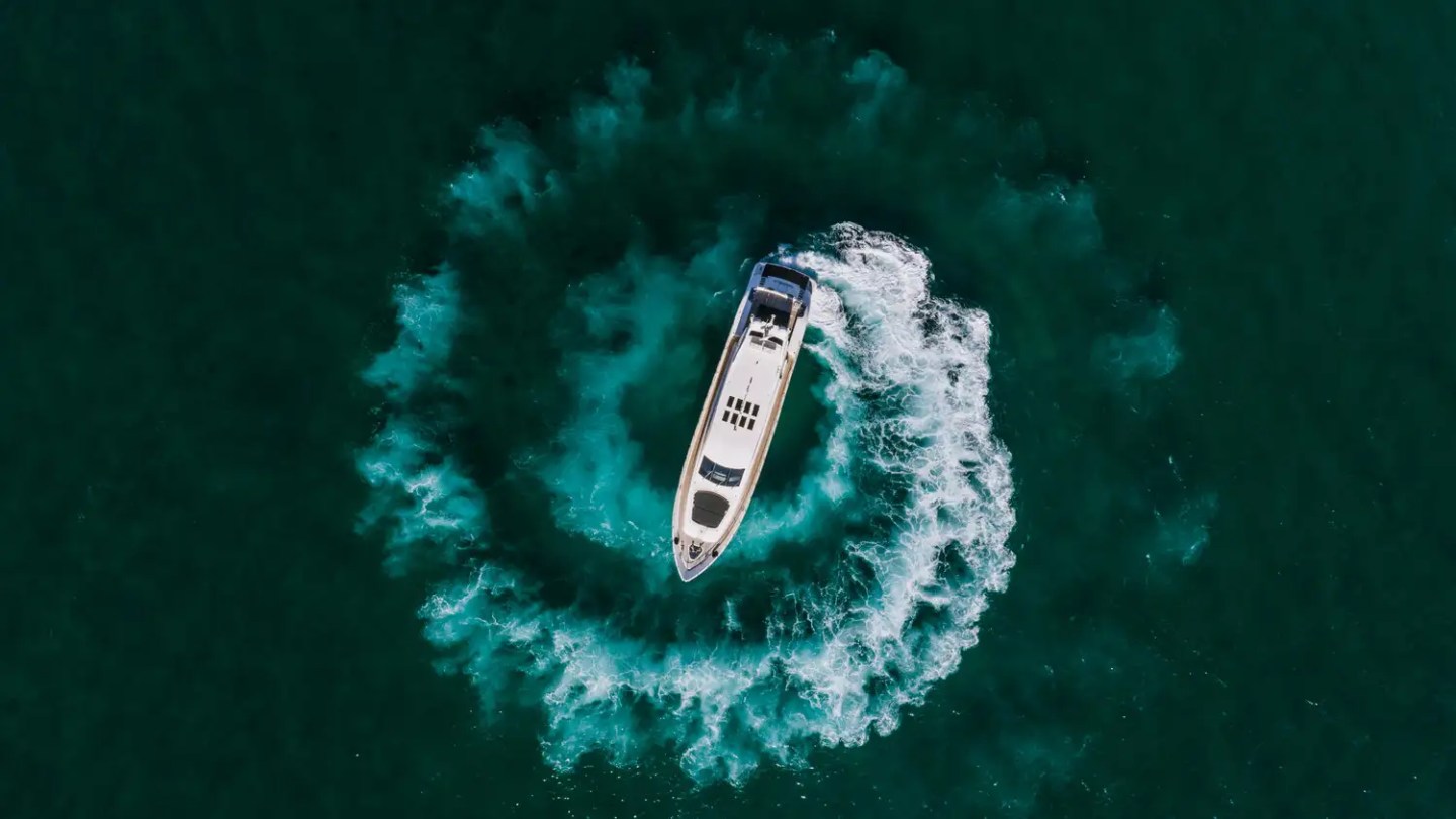 Drone top-down bow shot on 101′ Leopard Miami