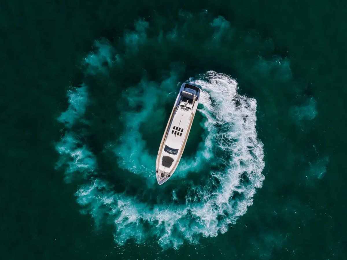 Drone top-down bow shot on 101′ Leopard Miami