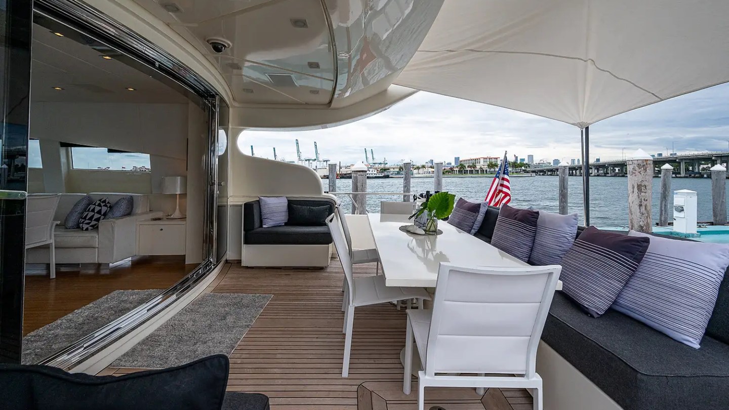 Aft deck teak walkway on 101′ Leopard Miami