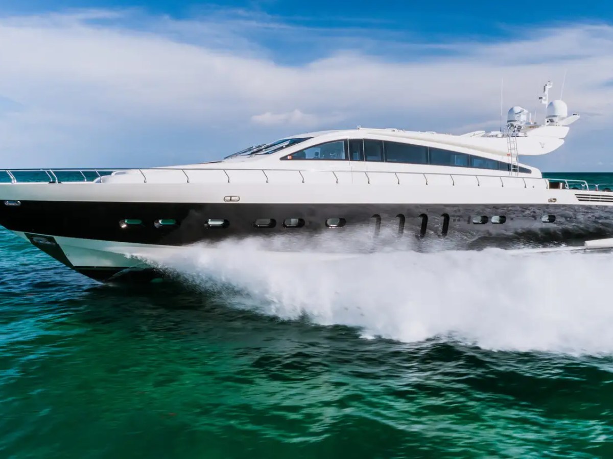 Aerial side pass of 101′ Leopard Miami