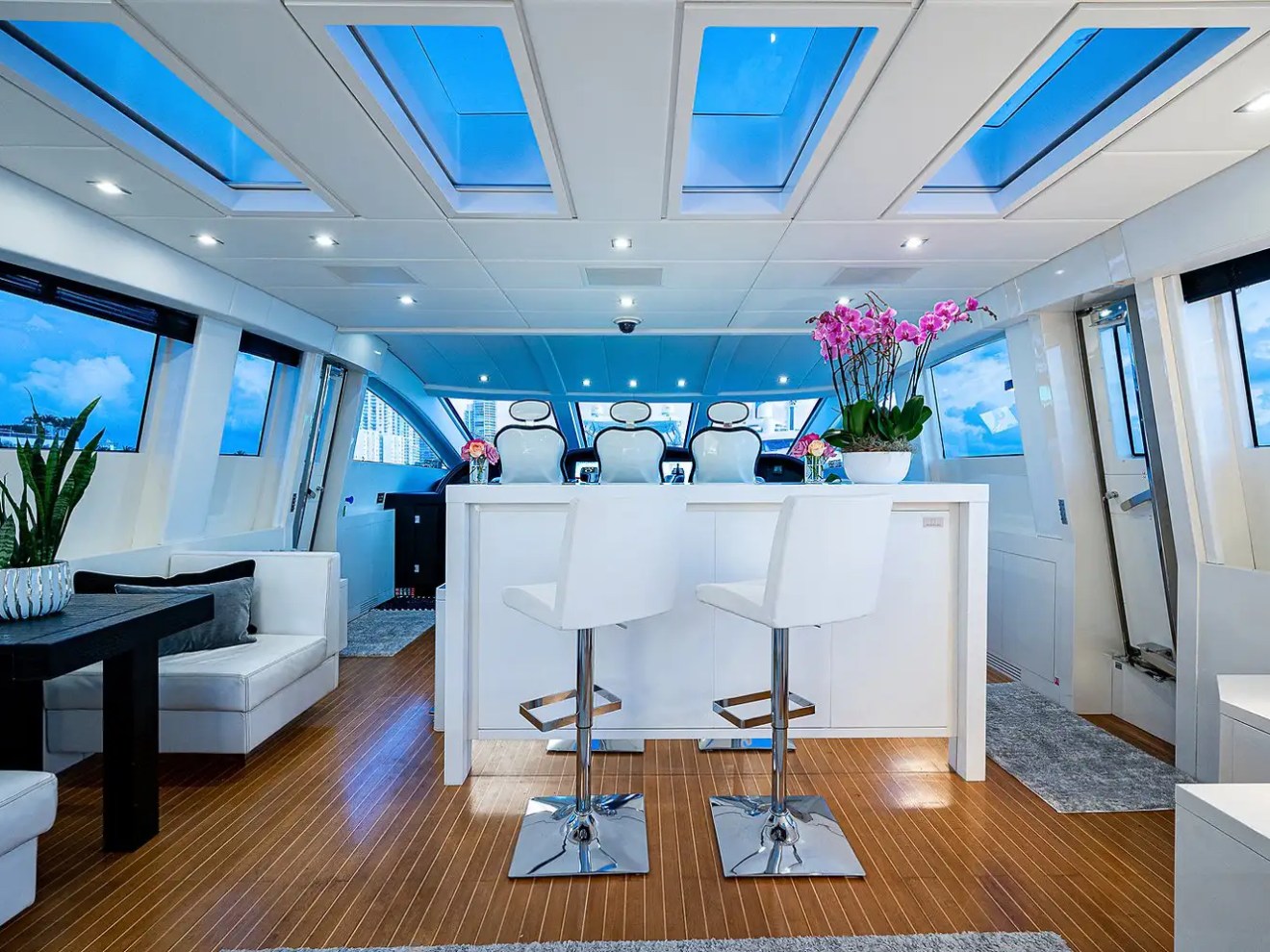Decorative interior detail on 101′ Leopard Miami