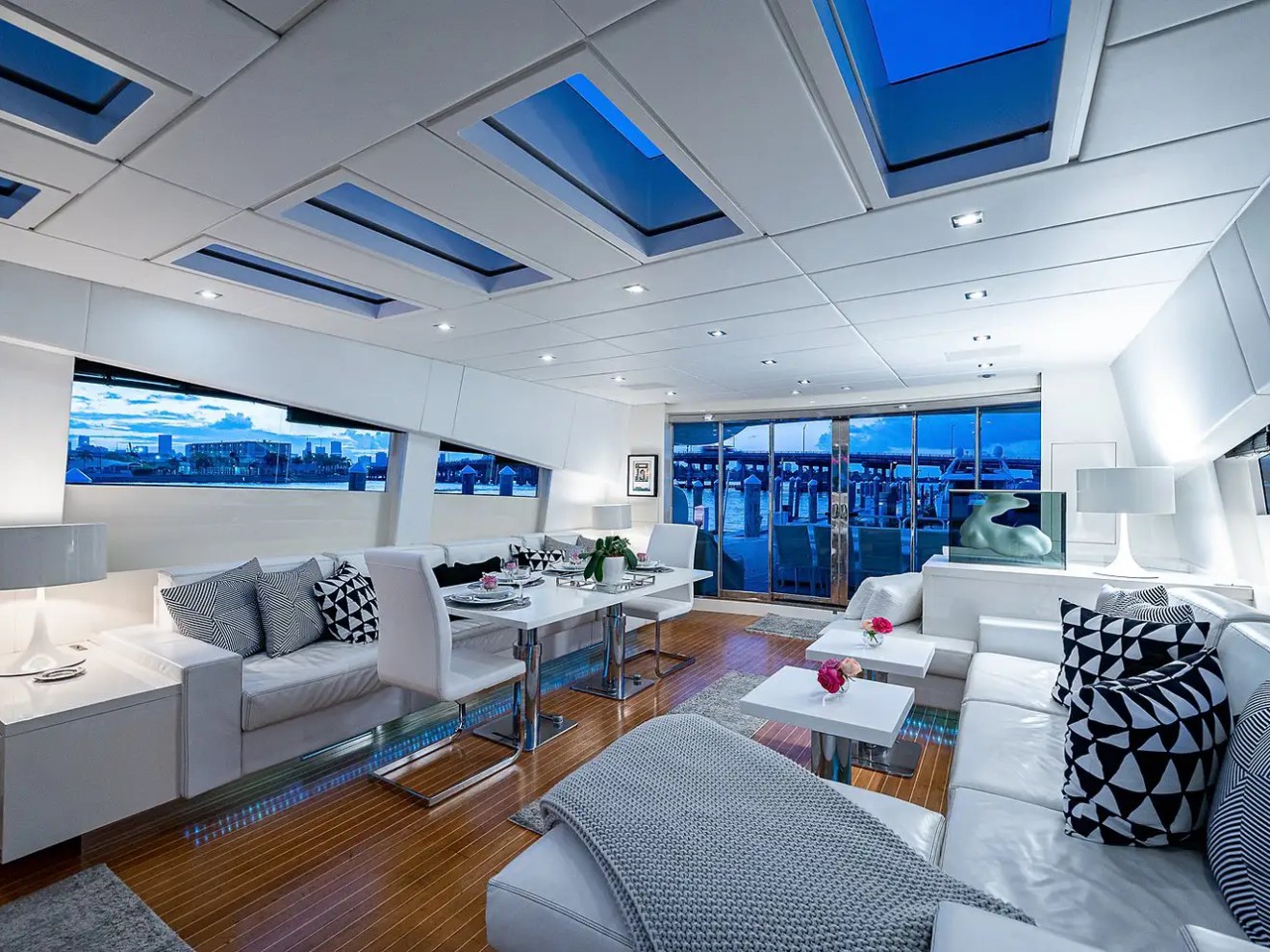 Main salon lounge on 101′ Leopard Miami