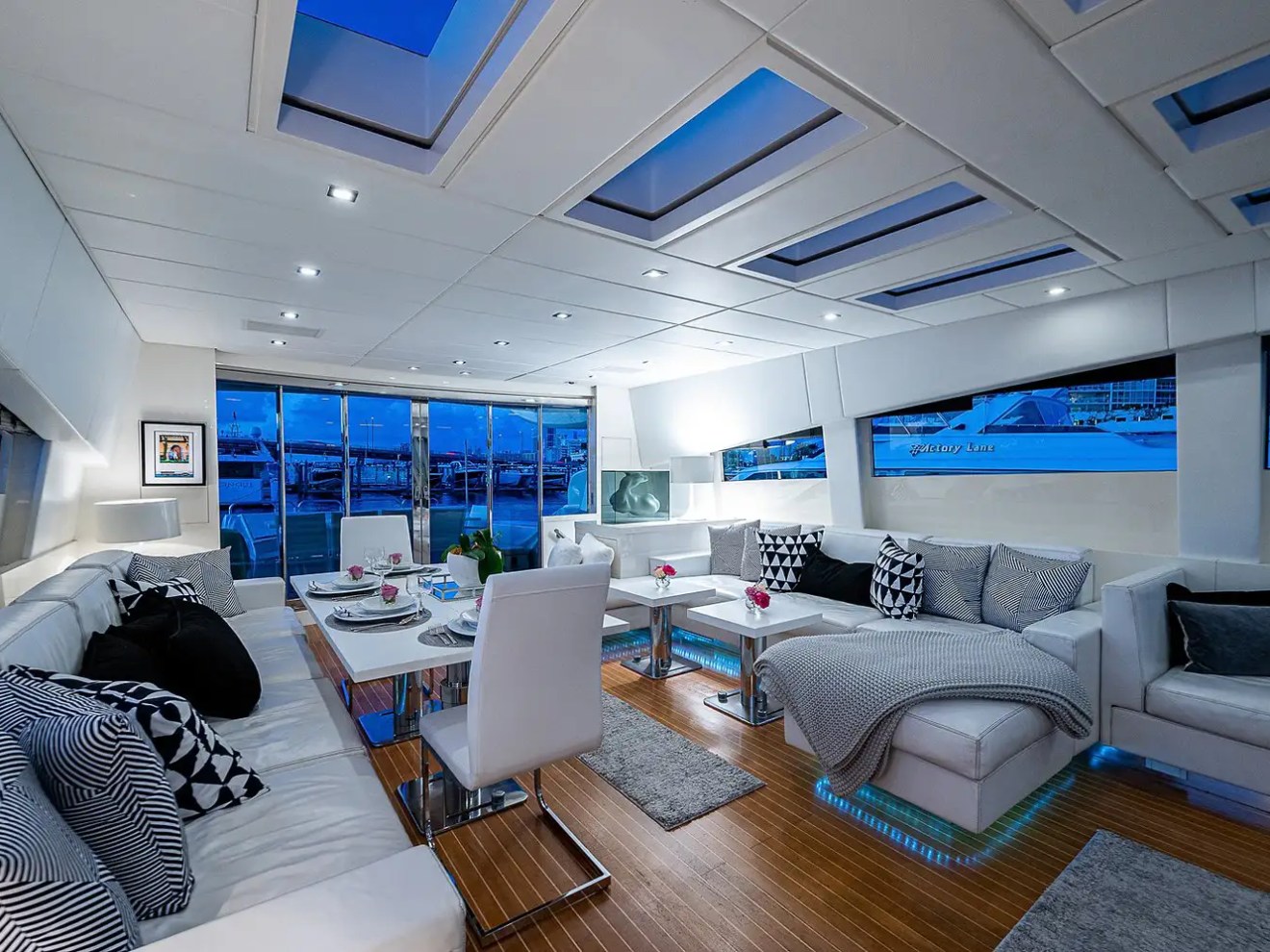 Salon entertainment center on 101′ Leopard Miami
