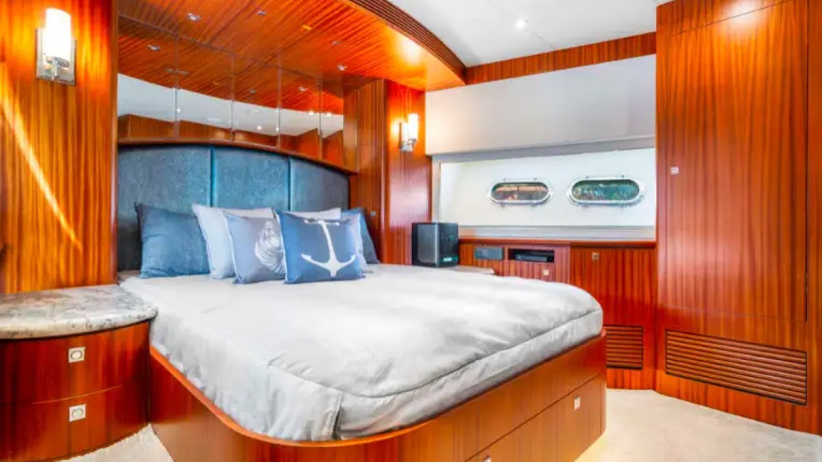 85' Horizon - Yacht Rental in Palm Beach, Florida