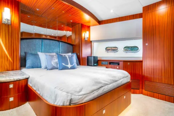 85' Horizon - Yacht Rental in Palm Beach, Florida