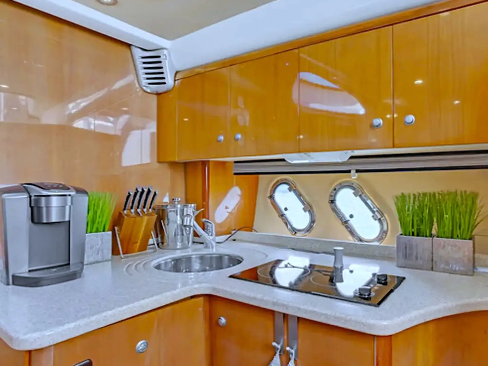 50′ Cranchi guests lounging Key Biscayne – image 09