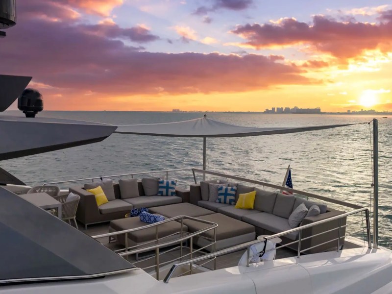 97' San Lorenzo - Yacht Rental in Miami Beach, Florida