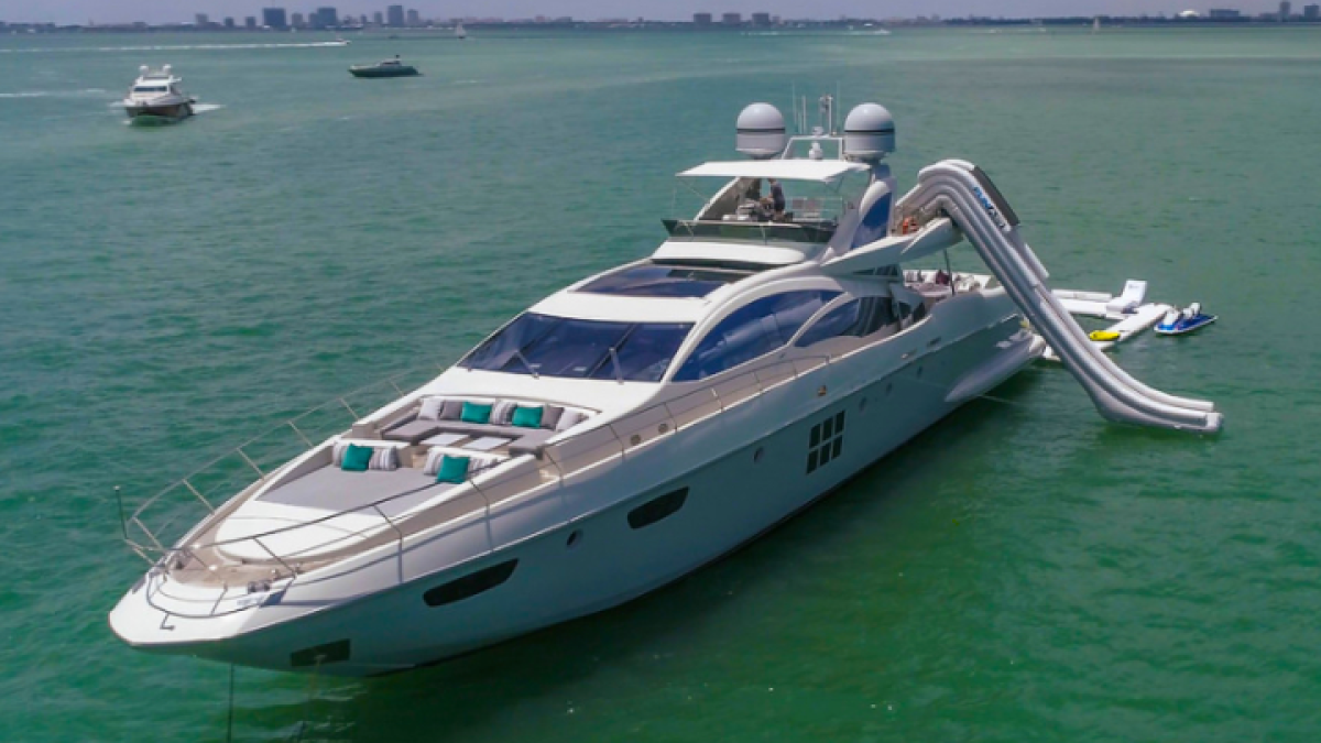 Bow skyline view on 103′ Azimut Miami