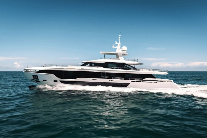 118' Azimut - Yacht Rental in Miami, Florida