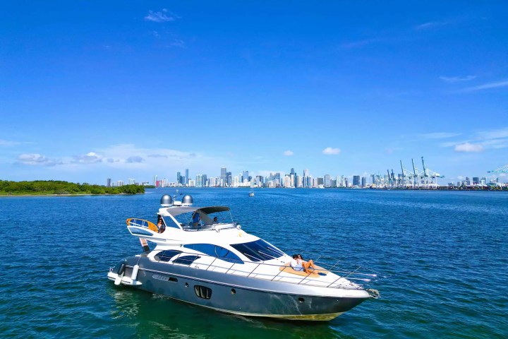 57' Azimut - Yacht Rental in Miami Beach, Florida