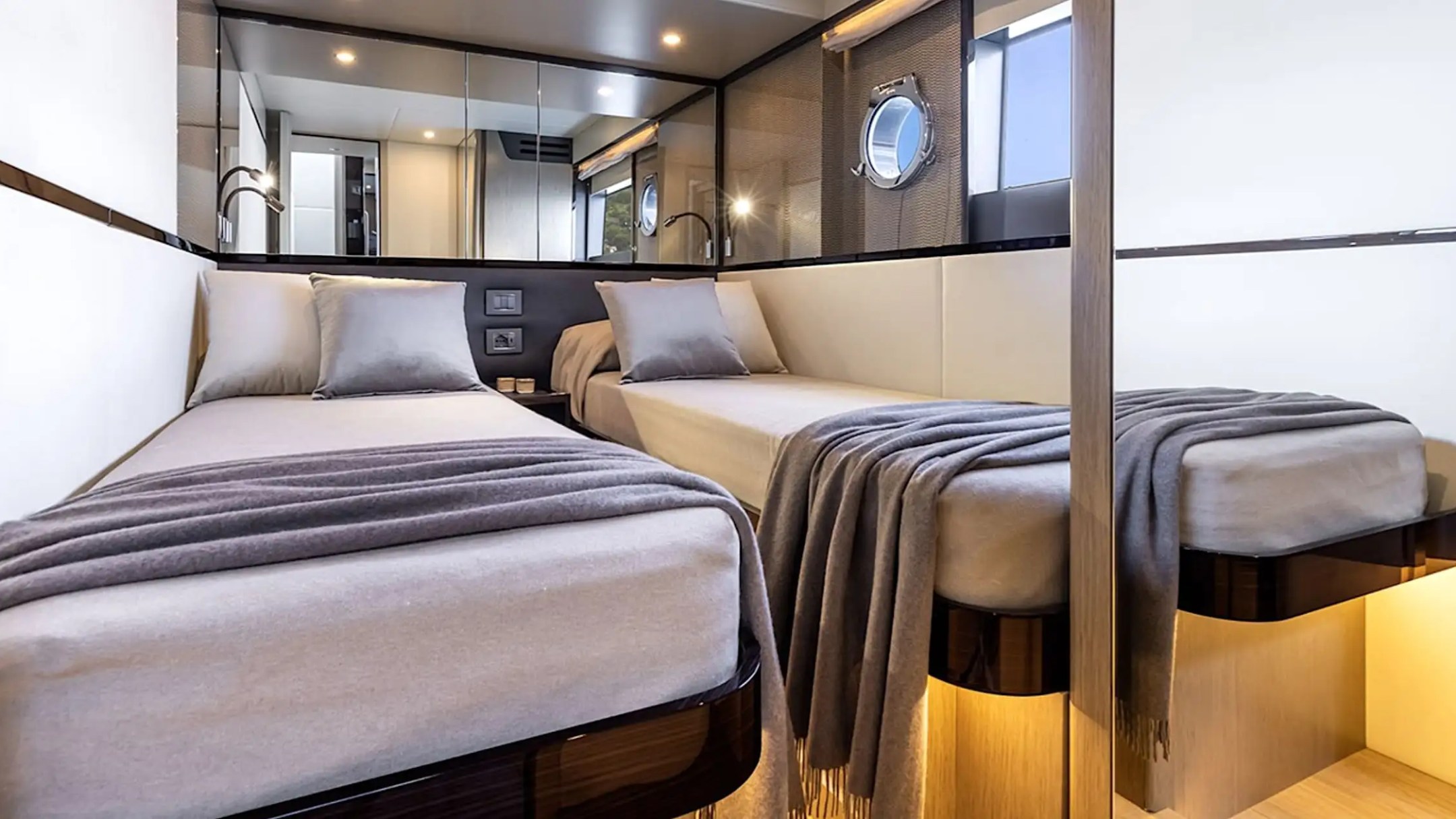 60' Absolute - Yacht Rental in Palm Beach, Florida