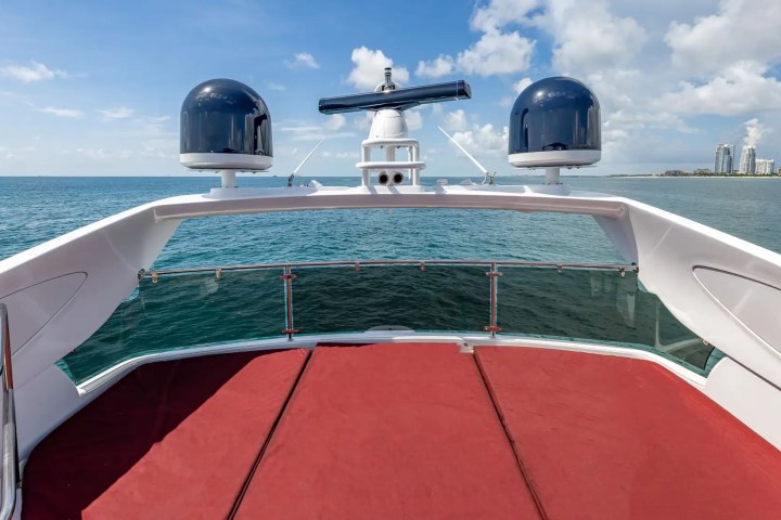 80′ Sunseeker bow seating area Miami