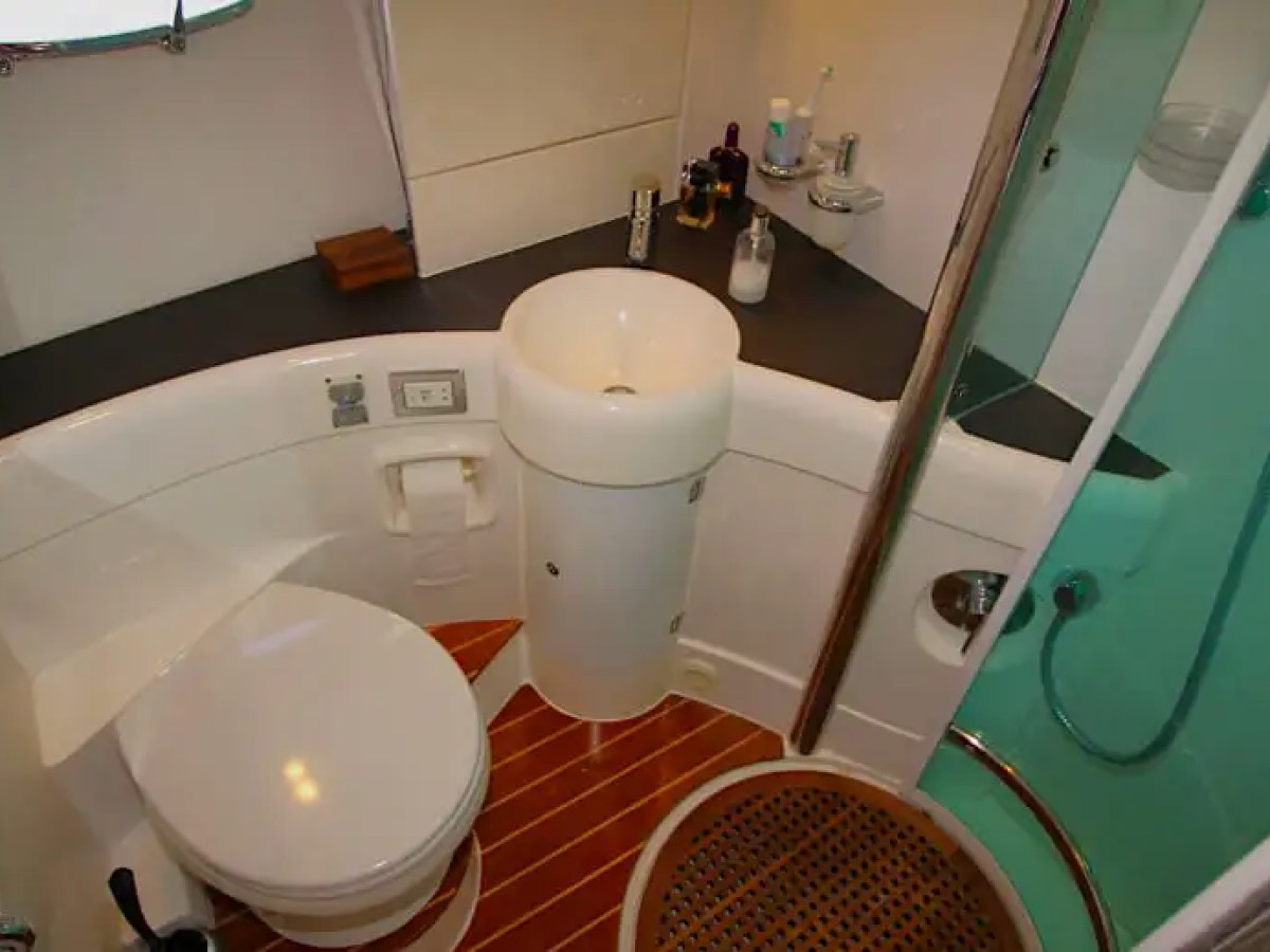 52' Fairline - Yacht Rental in Riviera Beach, Florida