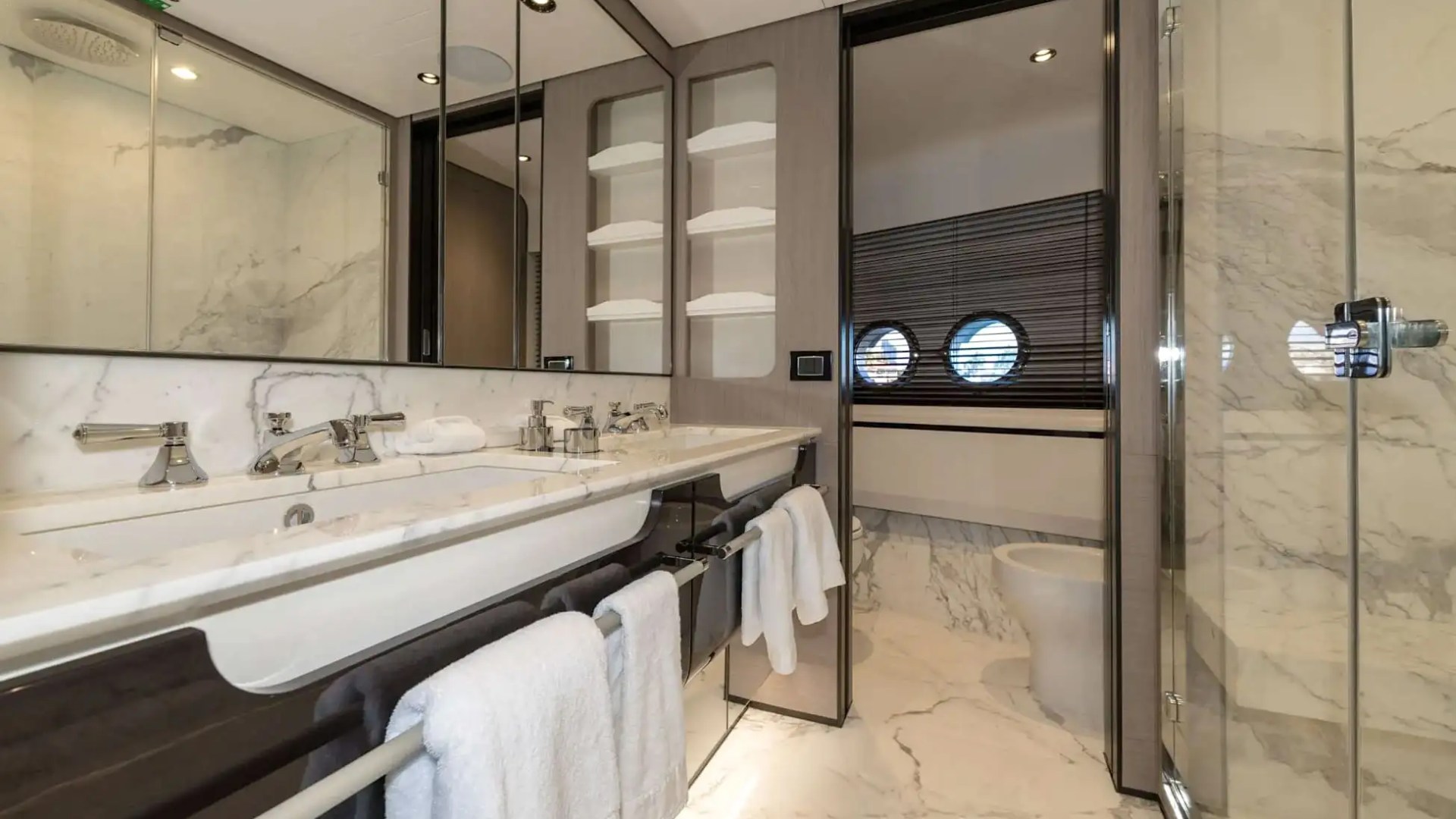 88' Azimut - Yacht Rental in Nassau, Bahamas