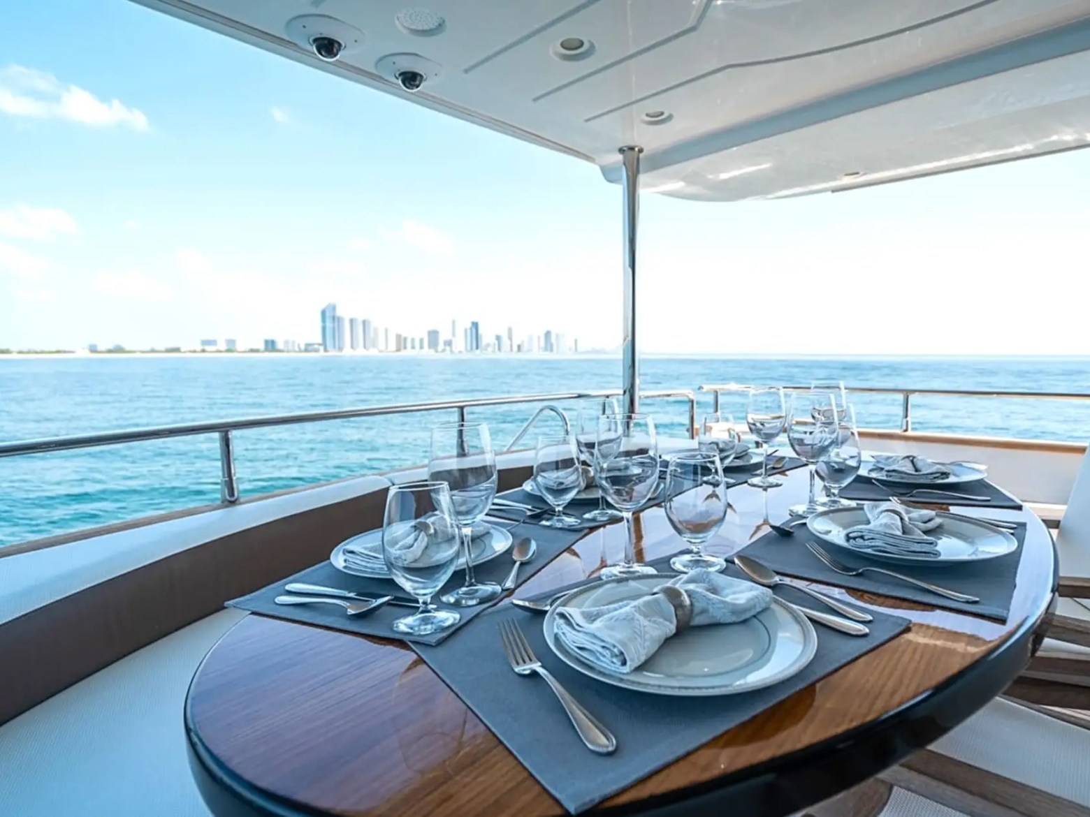 85′ Azimut swim platform Miami – image 06