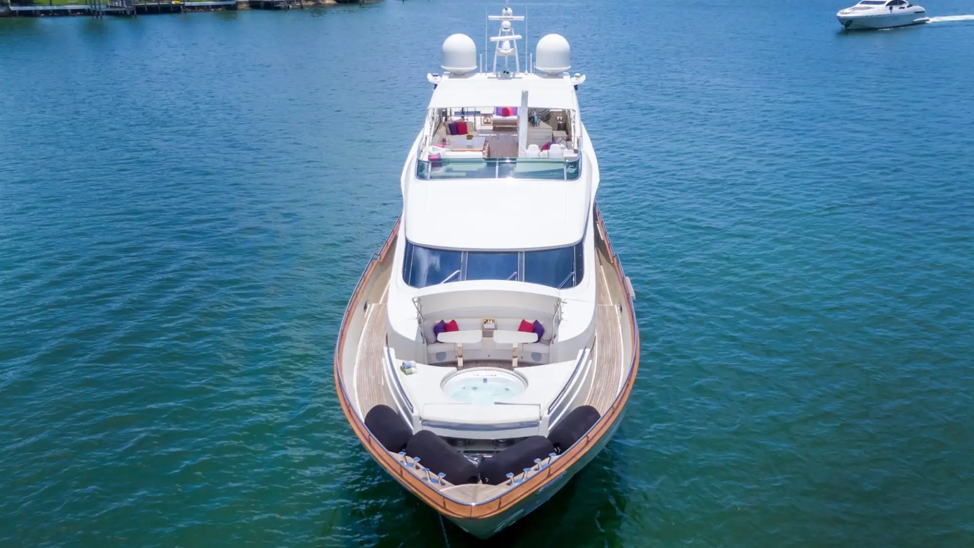 100' Dominator - Yacht Rental in Miami Beach, Florida