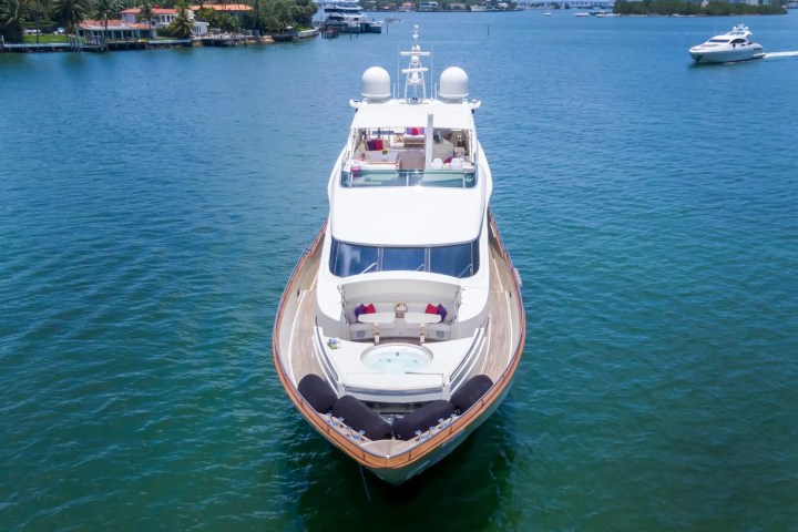 100' Dominator - Yacht Rental in Miami Beach, Florida