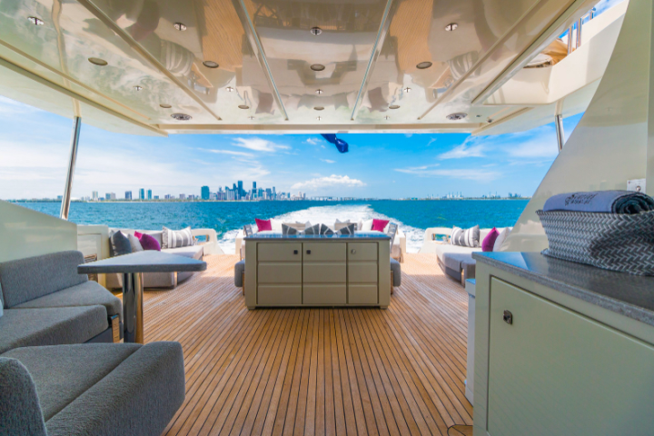 103' Azimut - Yacht Rental in Miami, Florida