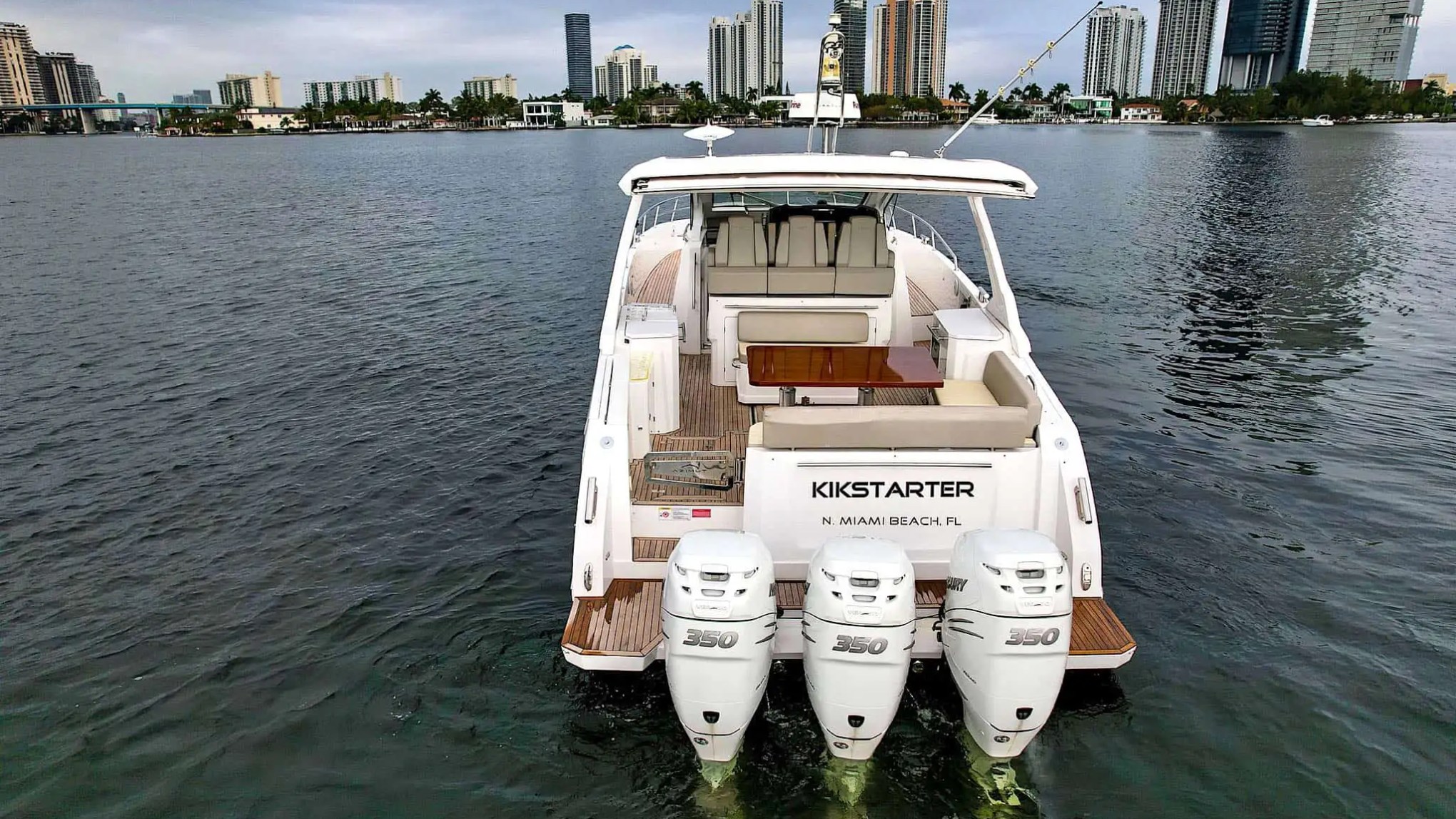 Aft swim platform on 42′ Azimut boat at rest