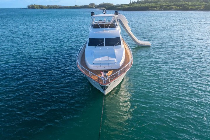 90' Azimut - Yacht Rental in Miami Beach, Florida