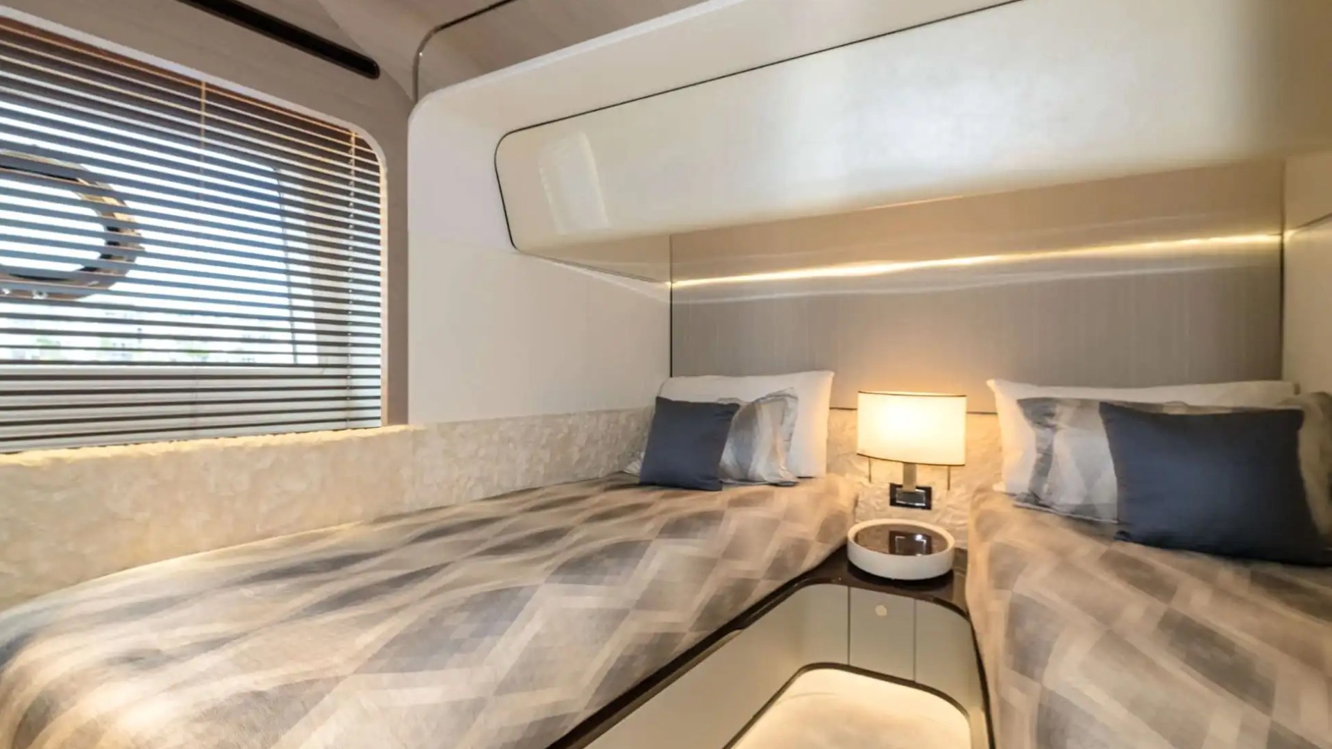 abin.webp 88′ Azimut guest cabin Nassau