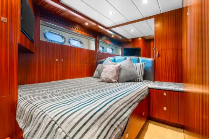 85' Horizon - Yacht Rental in Palm Beach, Florida