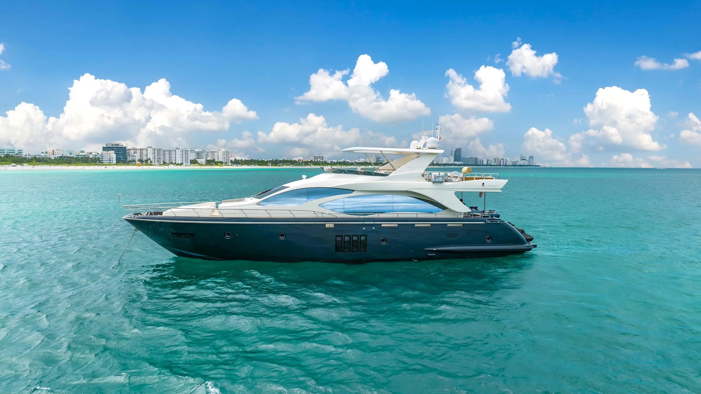 Side deck walkway on 84′ Azimut Miami