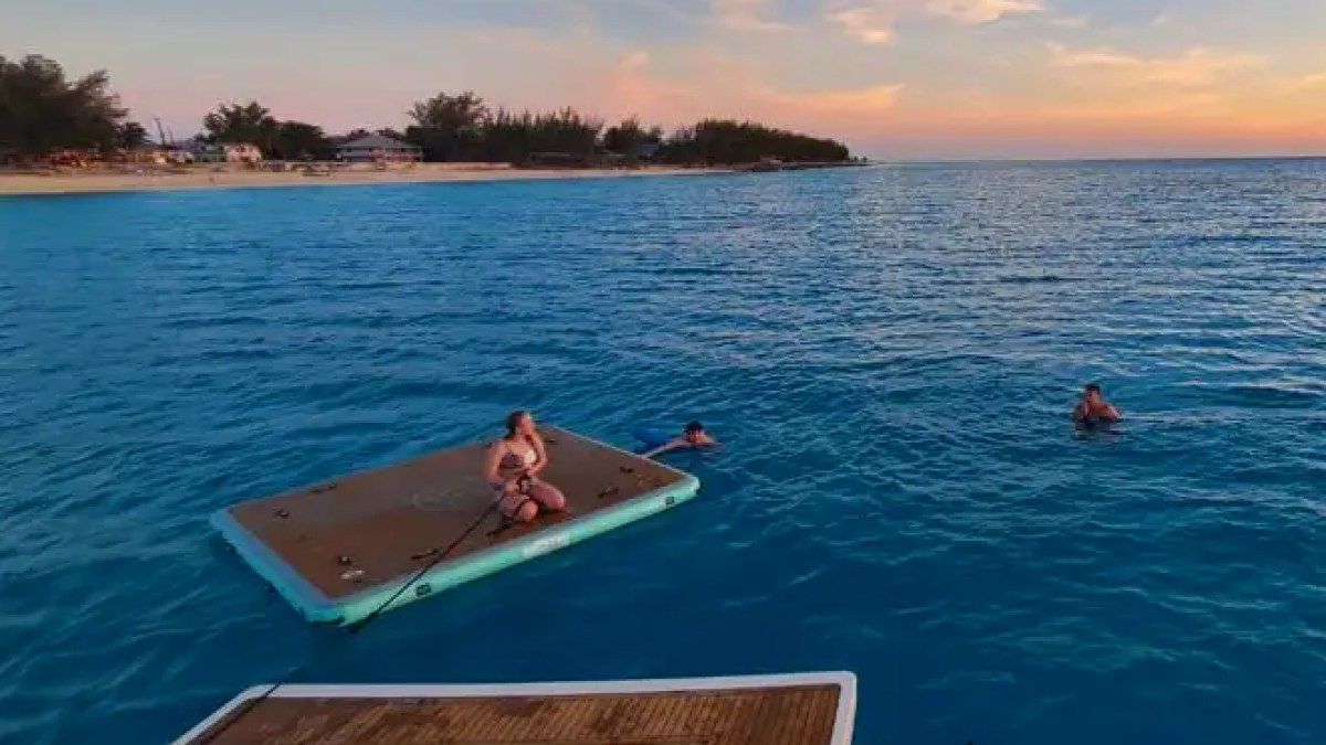 88' Ferretti - Yacht Rental in Fort Lauderdale, Florida