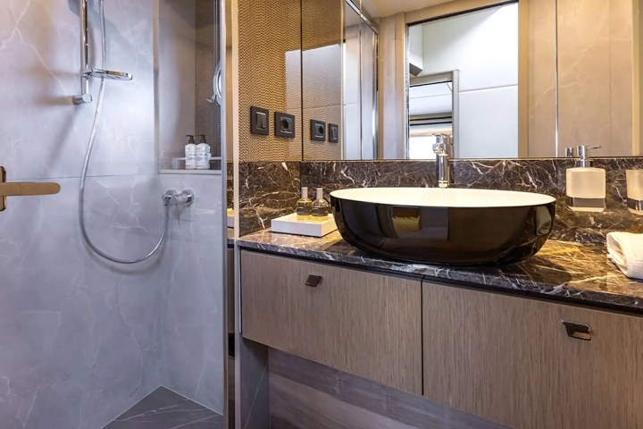 60' Absolute - Yacht Rental in Palm Beach, Florida