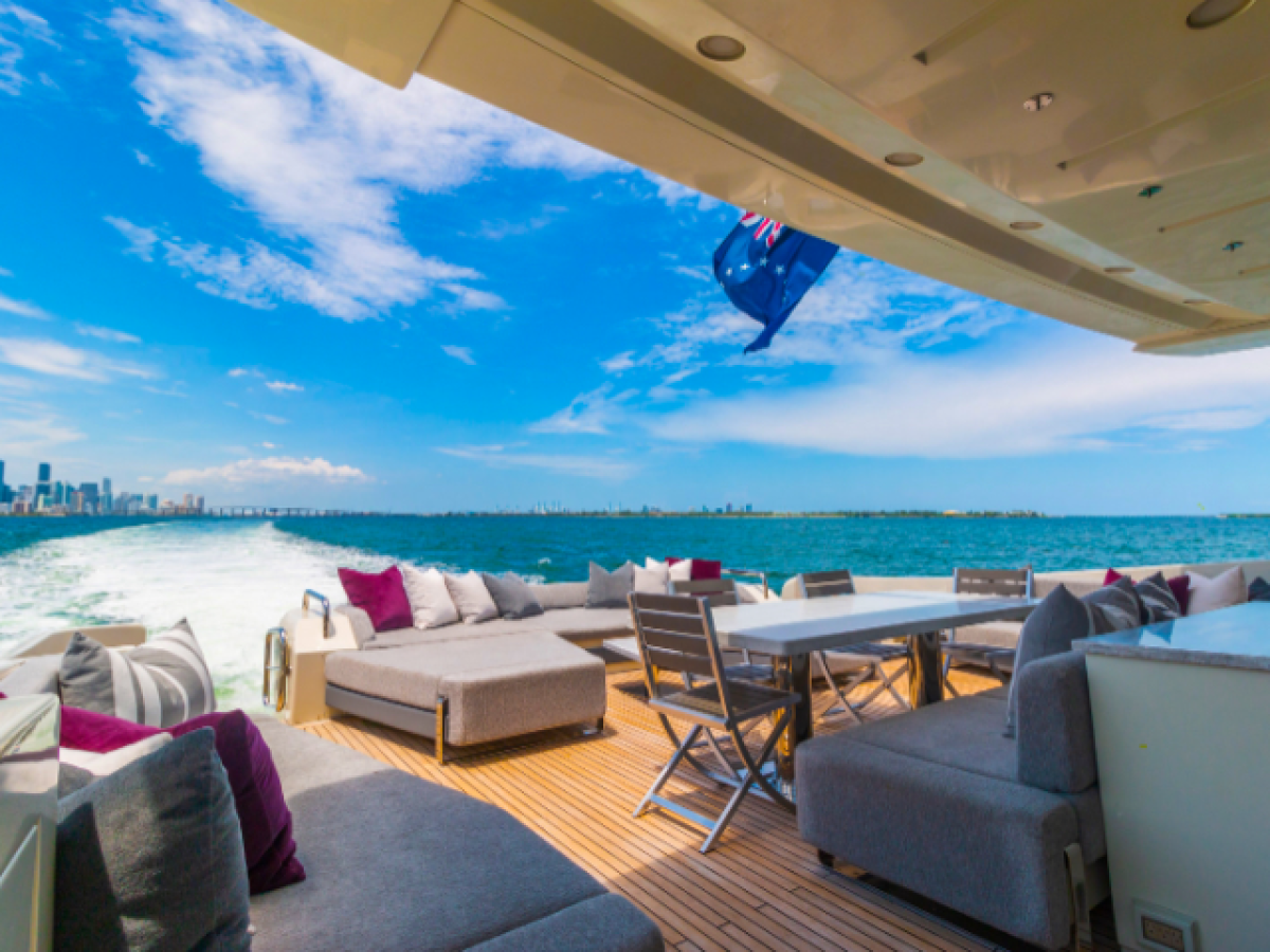 103' Azimut - Yacht Rental in Miami, Florida