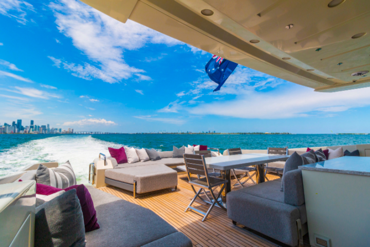 103' Azimut - Yacht Rental in Miami, Florida