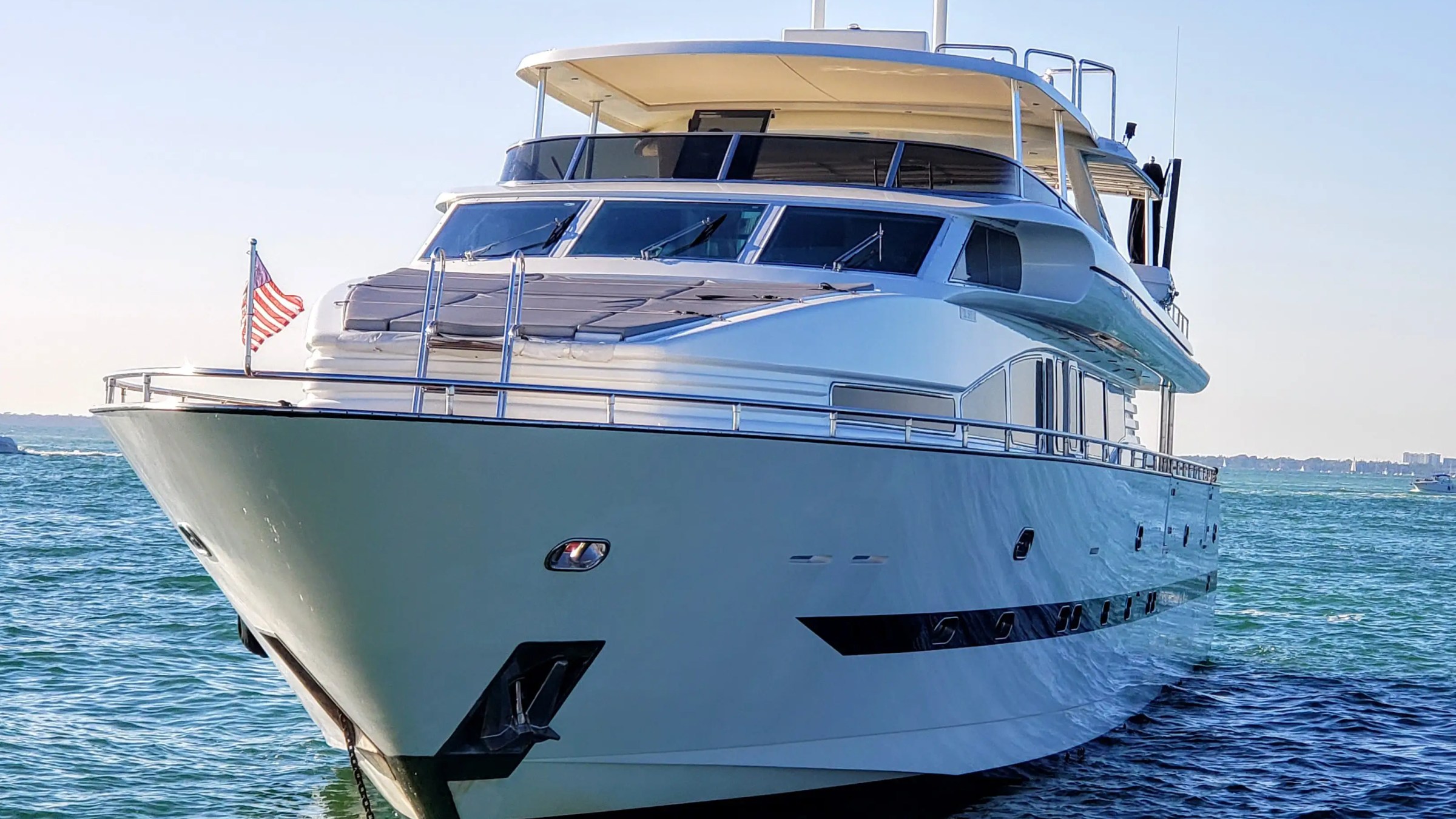 110' Horizon - Yacht Rental in Miami Beach, Florida