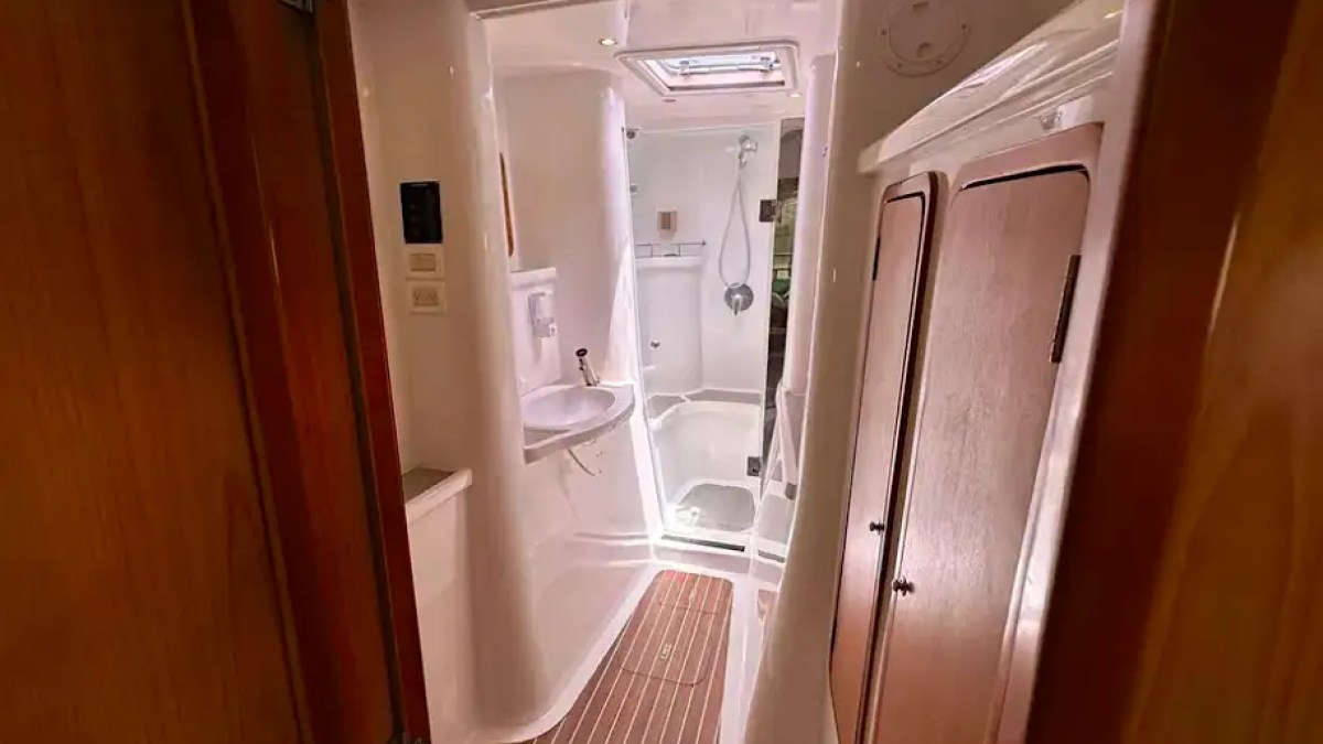 Walk-way from stateroom to head on 52′ Africat Miami