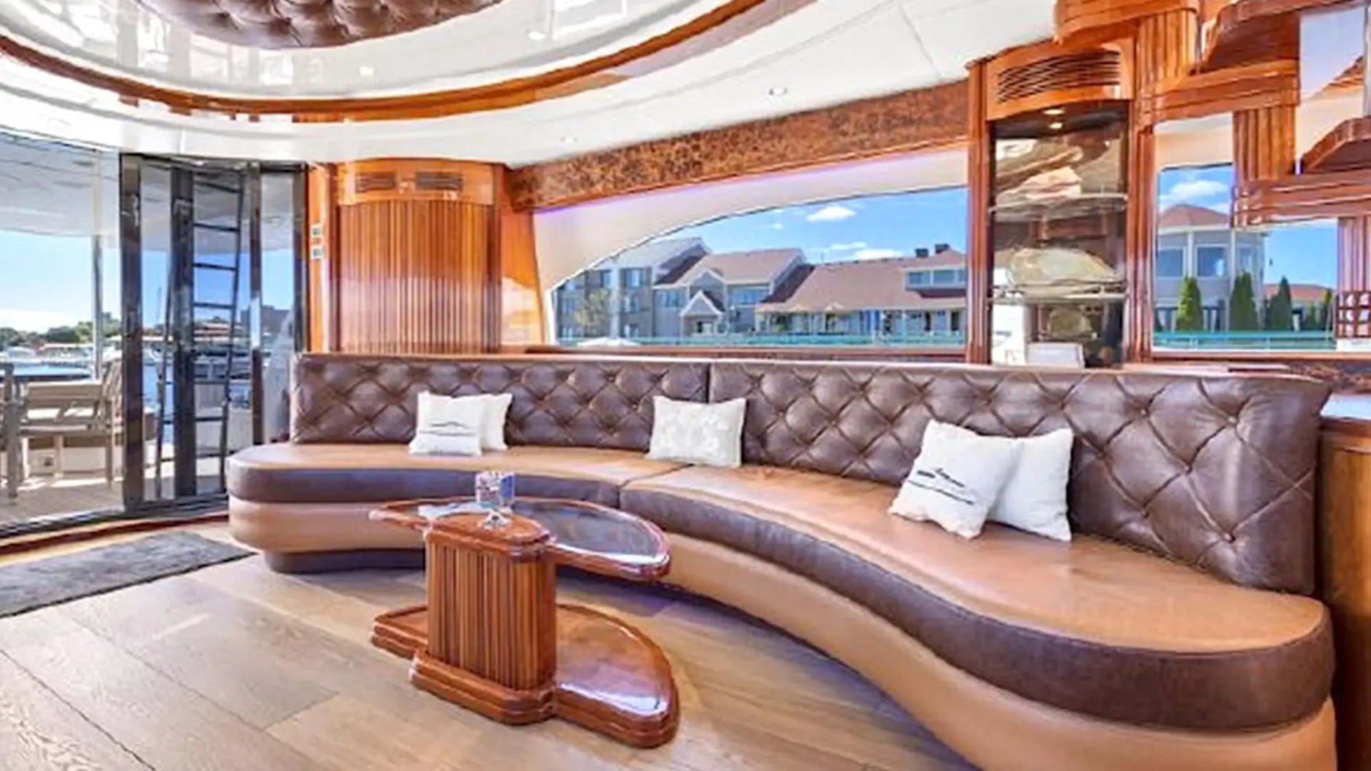 Salon wide-angle view on 85′ Azimut Miami